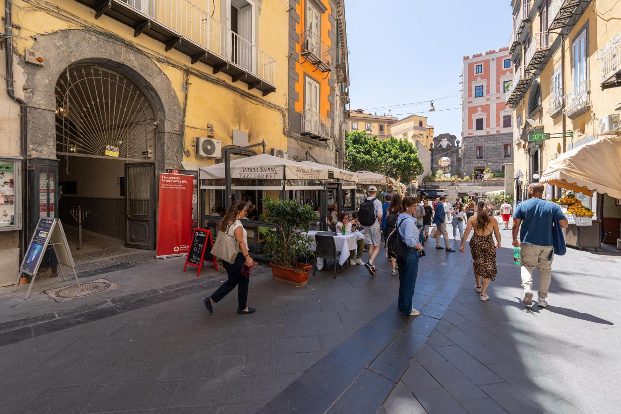 Aristocrat Chiaia Bridge Lejlighed Napoli Eksteriør billede